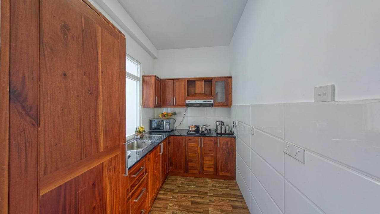 Ocean Breeze Apartment Colombo Luaran gambar