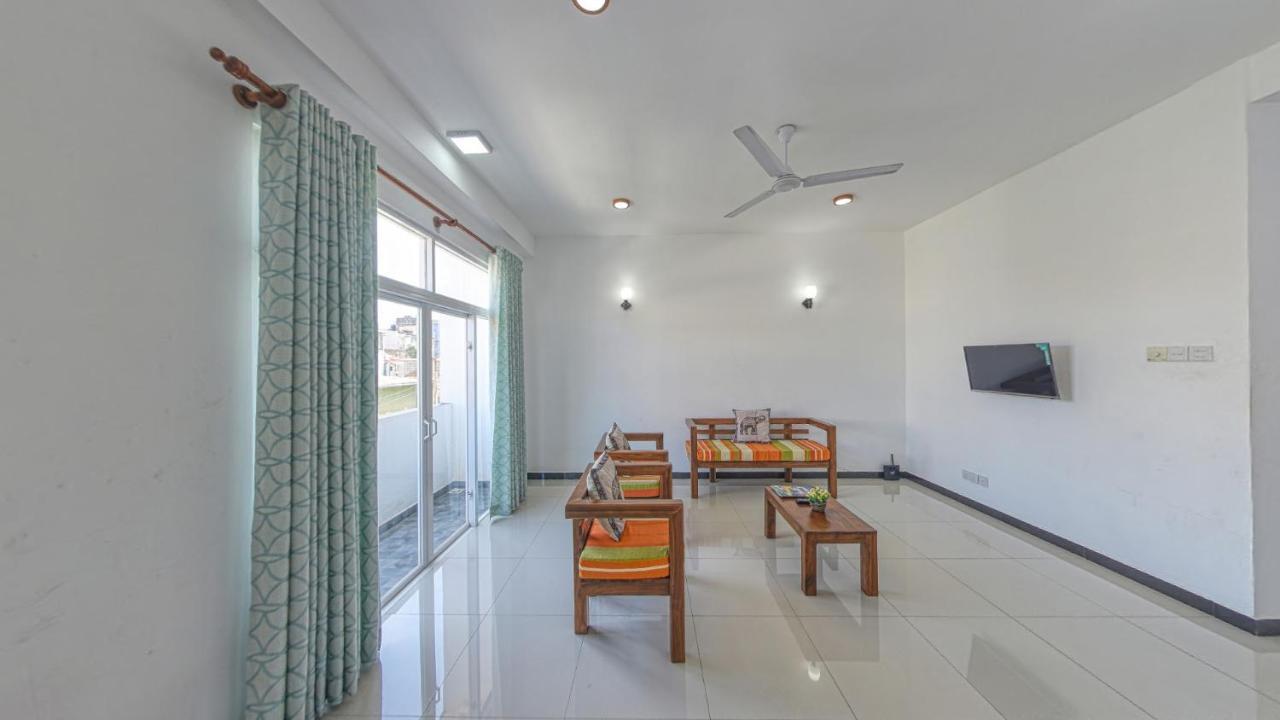 Ocean Breeze Apartment Colombo Luaran gambar