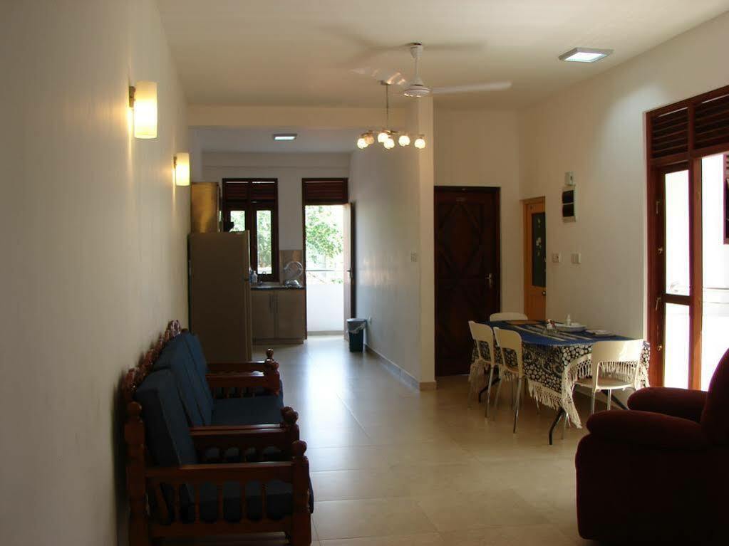 Ocean Breeze Apartment Colombo Luaran gambar